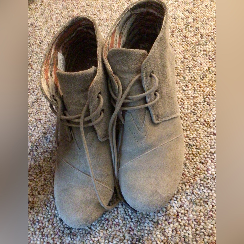 Tom’s ankle boots size 8.5